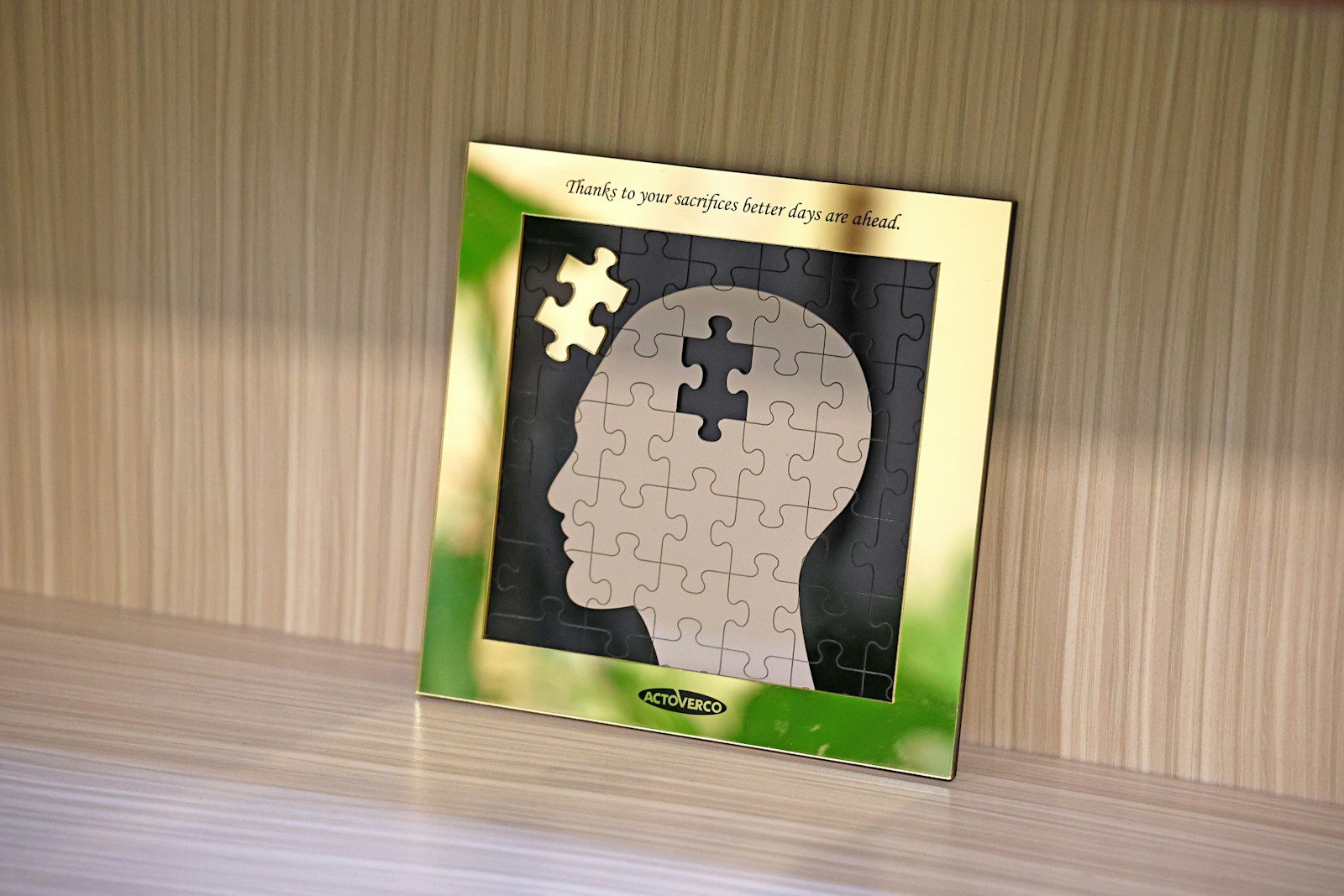 A jigsaw puzzle head represents thinking